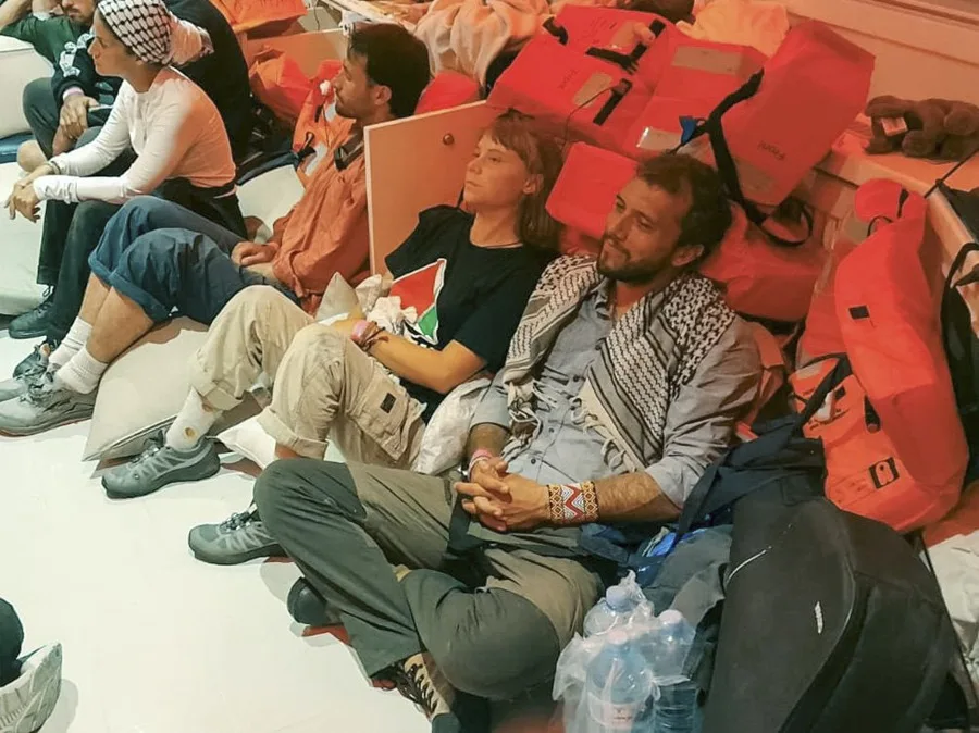 Israel deporta a otros 171 activistas de la flotilla Global Sumud, incluida Greta Thunberg