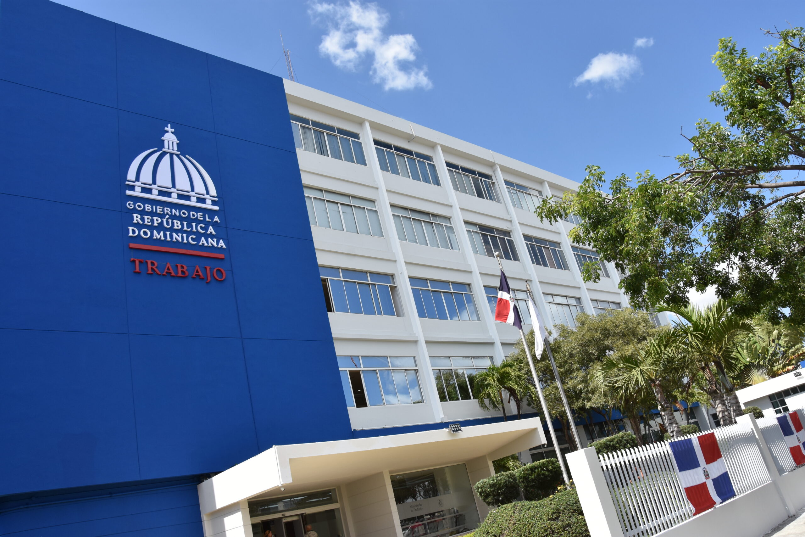 Ministerio de Trabajo declara no laborable este jueves en provincias bajo alerta roja por la tormenta Melissa