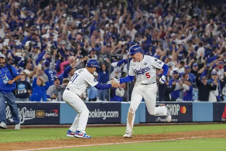 Los Dodgers de los Ángeles derrotaron a los azulejos de Toronto en un partido que se extendió a 18 entradas