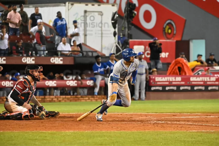 Los Tigres del Licey viniendo de atrás derrotaron a los Gigantes del Cibao en el estadio Julián Javier