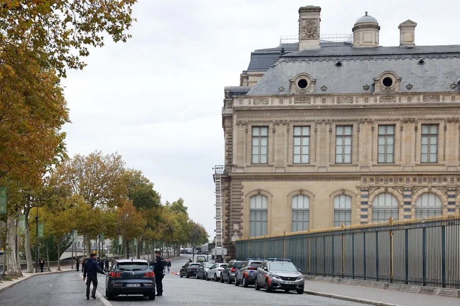 Dos sospechosos detenidos por el robo del Louvre cuando uno de ellos iba a salir del país