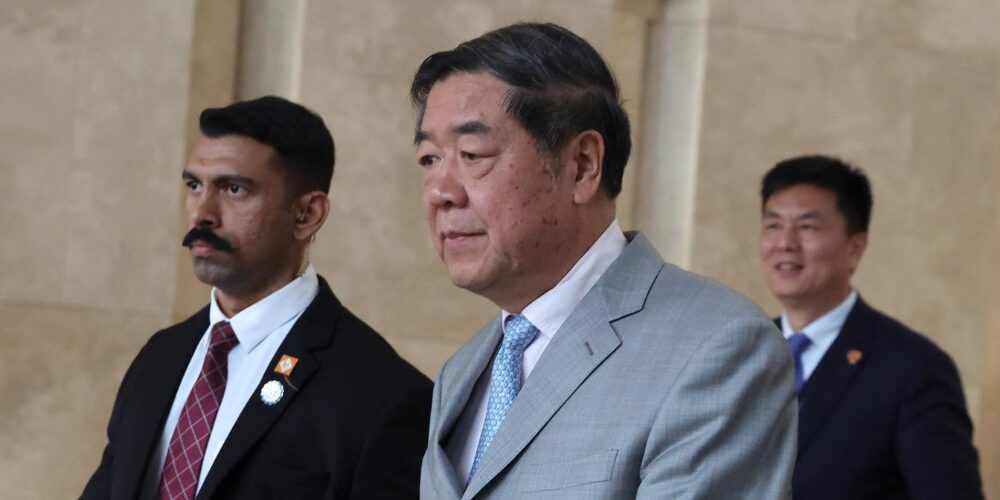 EE.UU. y China llegan a "acuerdo preliminar" en Malasia antes de la reunión de Trump y Xi