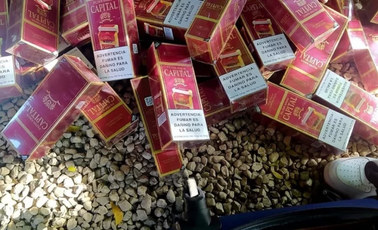 Ejército apresa a hombre con 10,000 cigarrillos ilegales en un autobús en Azua
