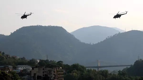 Escala la tensión: Afganistán y Pakistán se enfrentan en la frontera tras ataques “no provocados” y acusaciones cruzadas