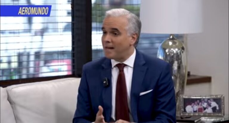 Ministro de Educación afirma sistema educativo ha mejorado durante actual gestión; destaca avances en enseñanza del inglés y transporte escolar