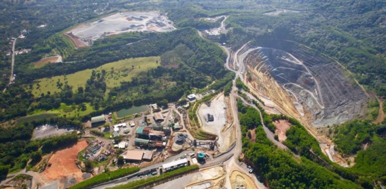 Rescatan sanos y salvos a 80 mineros atrapados tras deslizamiento en la mina Cerro de Maimón