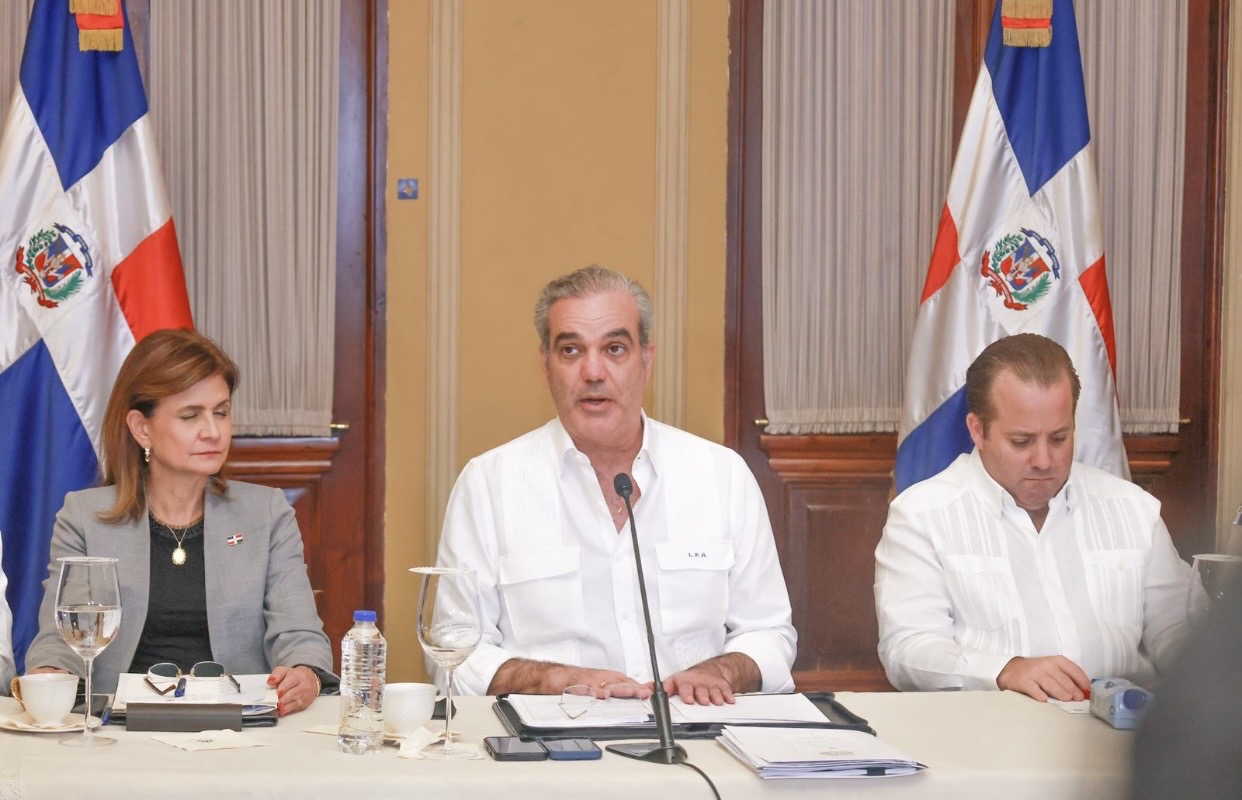 Gobierno suspende docencia y reduce horario laboral hasta la 1 de la tarde de este miércoles por tormenta Melissa