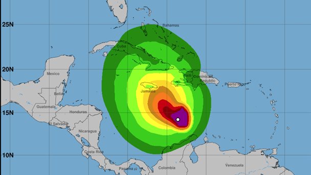 En Villas Agrícolas dicen estar angustiados por tormenta Melissa
