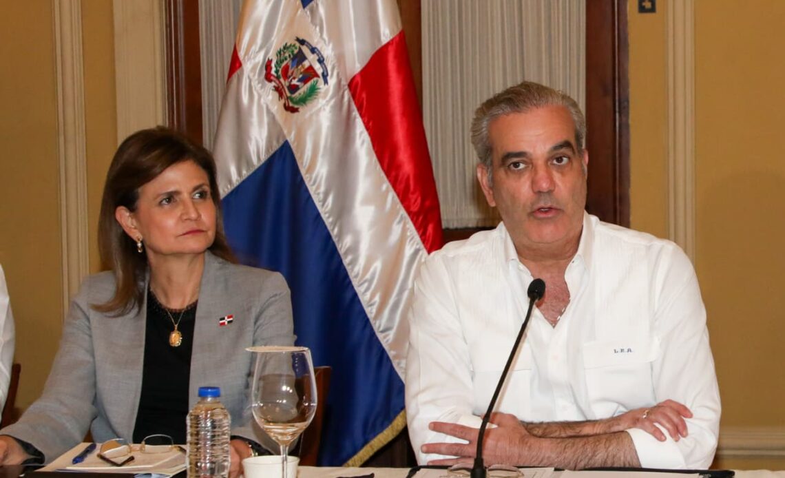 Presidente Abinader autoriza reapertura del sector financiero para garantizar servicios tras suspensión por tormenta Melissa