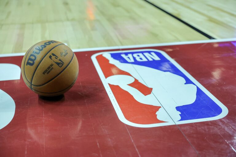Las investigaciones por apuestas llegan a la NBA, FBI apresa a un dirigente y un jugador