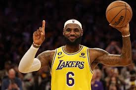 LeBron James se perderá el inicio de la temporada de la NBA debido a dolor en los nervios de una de sus pierna