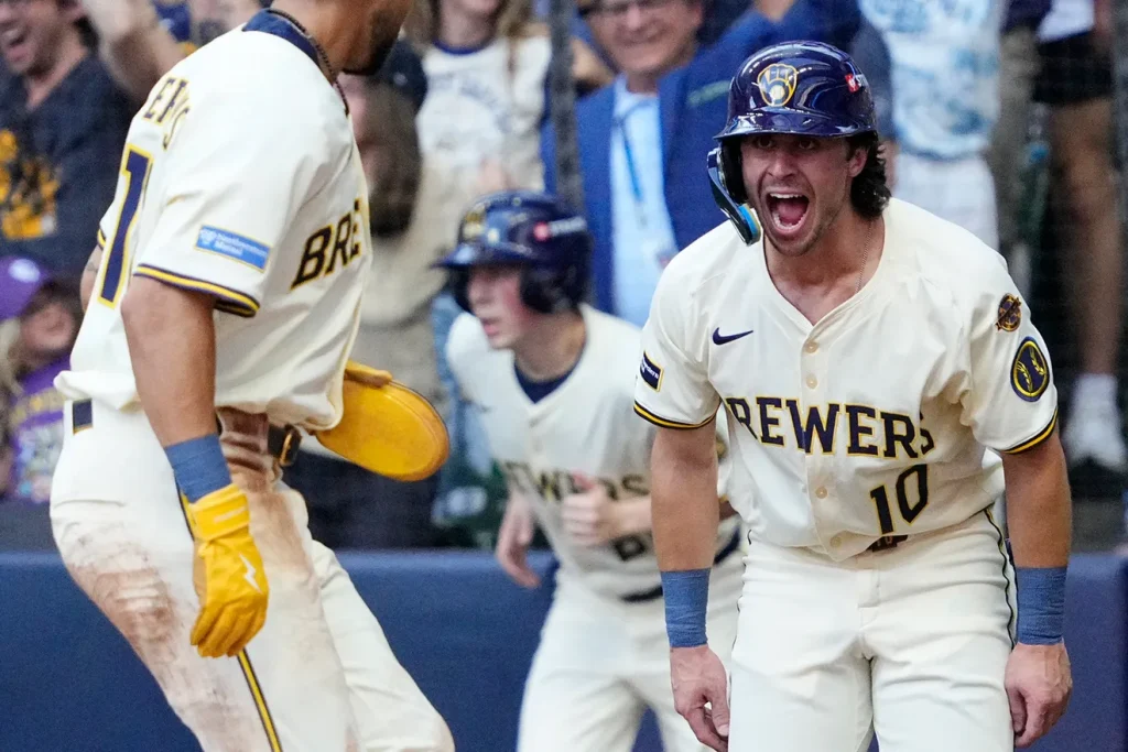 Milwaukee se colocó a le ley de una victoria para avanzar a la Serie de Campeonato
