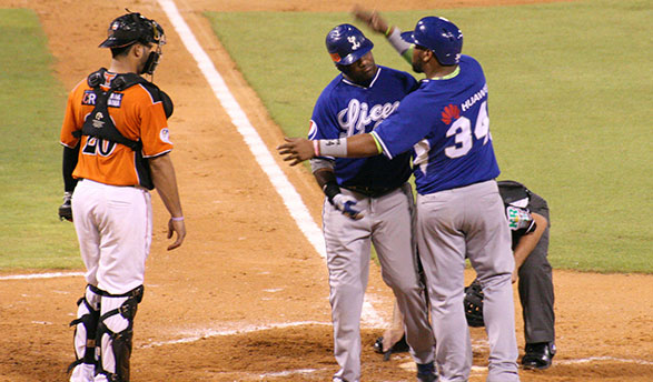 Los Tigres del Licey se impusieron a los Toros del Este en partido celebrado en el estadio Francisco Micheli