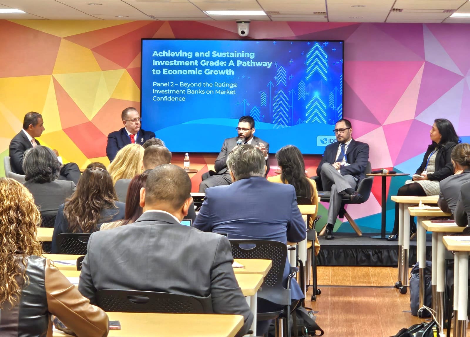 Ministro Magín Díaz desarrolla agenda de trabajo en Reuniones Anuales del Banco Mundial y el FMI