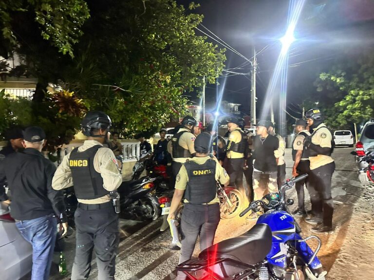 DNCD confisca más de 2,000 gramos de drogas y armas durante operativos en San Cristóbal