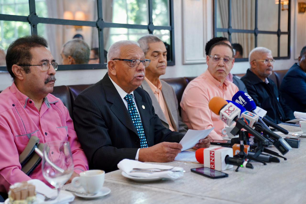 Expresidentes del CODIA critican plan del Monorriel de Santo Domingo por limitaciones técnicas y financieras