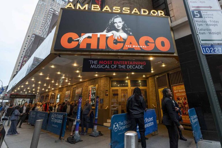 Músicos de Broadway advierten de huelga que apagará marquesinas de veintena de obras