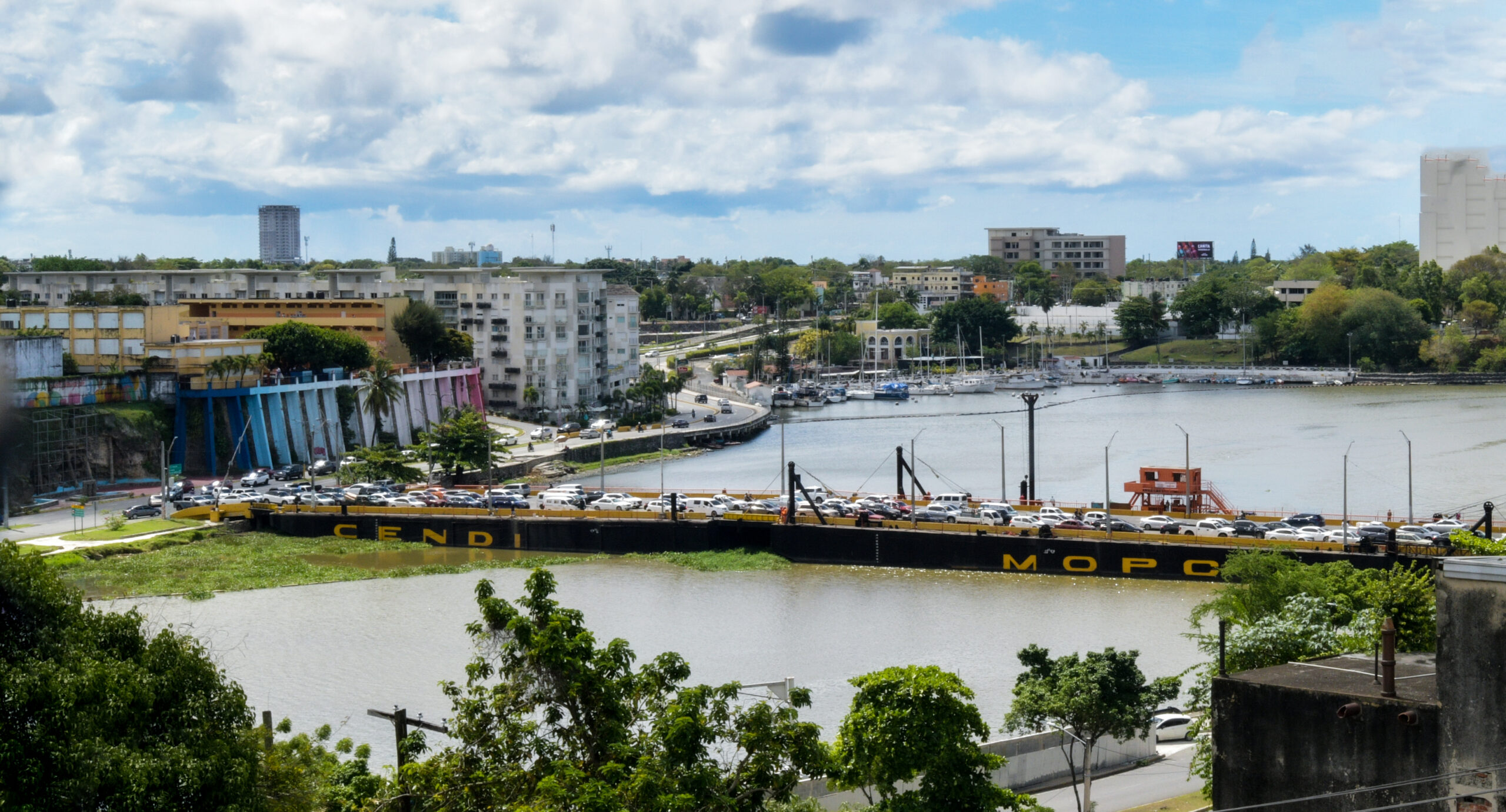 Obras Públicas cierra provisionalmente el Puente Flotante 