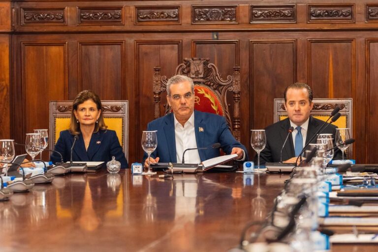 Abinader impulsa la creación de un centro de excelencia en inteligencia artificial para la formación y la innovación