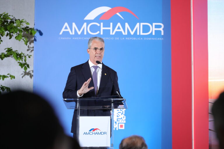 Presidente ejecutivo del Grupo Popular insta a fortalecer la competitividad, sostenibilidad y visión de futuro del país