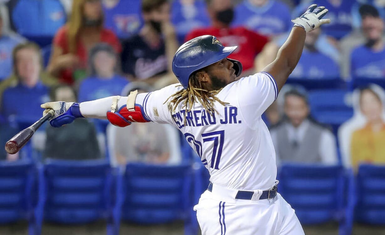 Vladimir Guerrero bateo de 4-4 incluyendo un jonrón en la primera victoria de Toronto ante Seattle