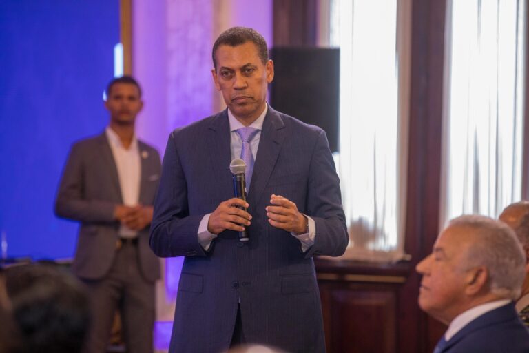 Guido Gómez Mazara denuncia intento de chantaje de un medio de comunicación