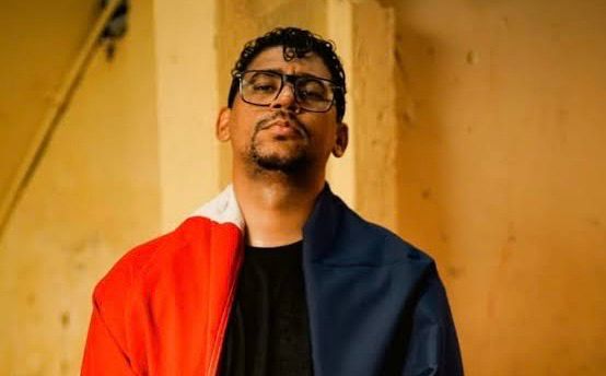 Video: El Poeta Callejero anuncia nueva bachata tras visita al Corito Bachatero