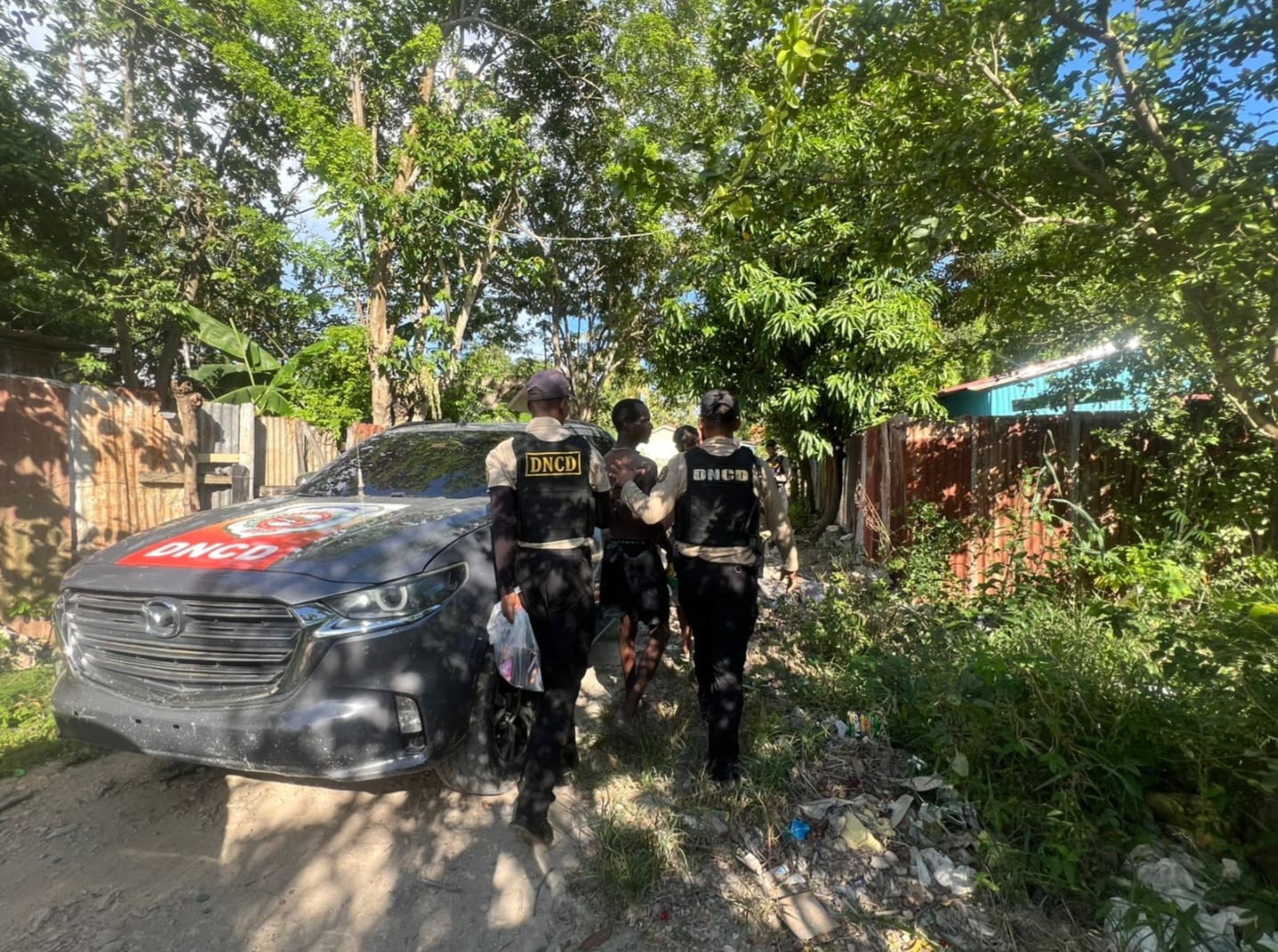 En operativo DNCD y Ministerio Público incautan cocaína, marihuana y crack en Loma de Cabrera