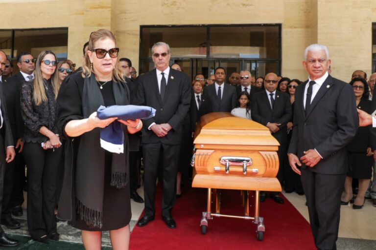 Abinader asiste a honras fúnebres de dirigente político Vicente Sánchez Baret