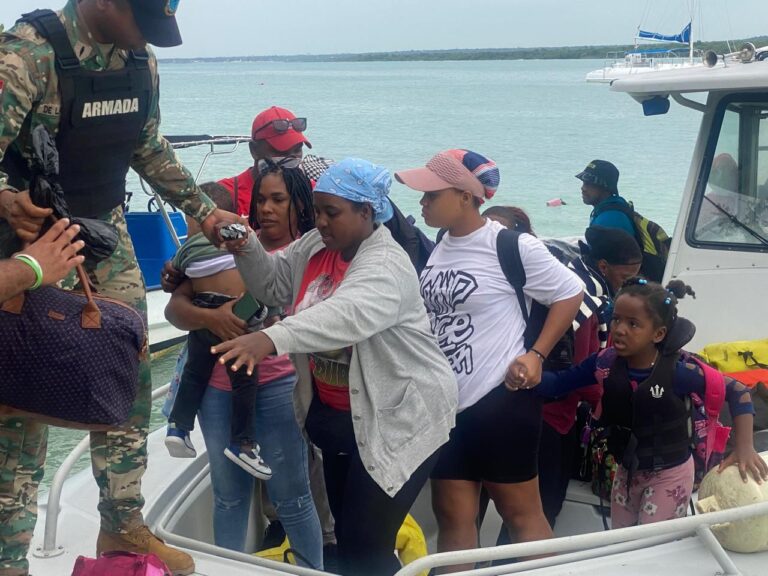 Tormenta Melissa provoca evacuación en isla Saona bajo la coordinación del Ministerio de Defensa