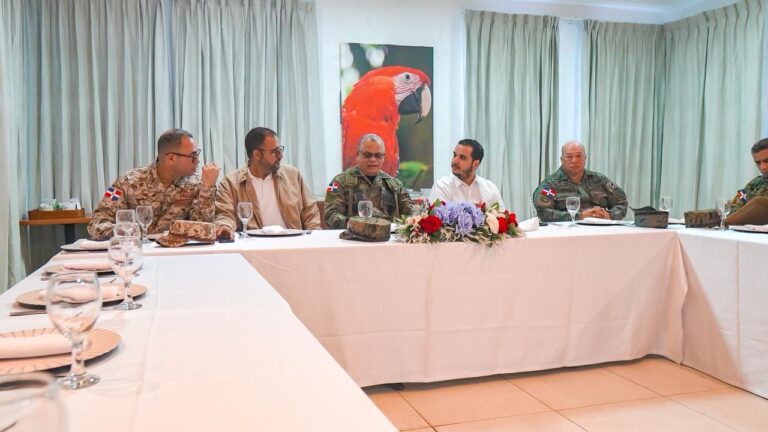 Ministro de Defensa sostiene reunión de alto nivel con directivos de CODEVI y supervisa avances de la verja perimetral fronteriza en Dajabón