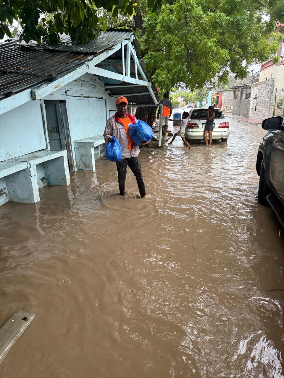 Tormenta Melissa deja 45 viviendas afectadas y seis comunidades incomunicadas en Azúa