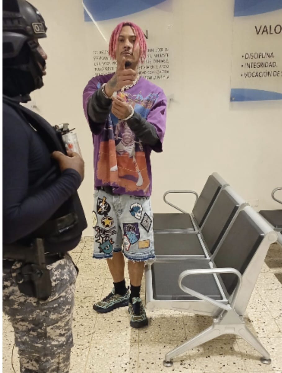 Policía Nacional detiene al artista urbano “Kiko El Crazy” por alteración del orden público en Los Mina