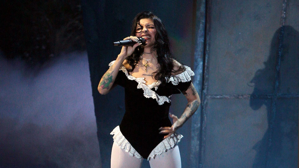 Cazzu revela su lado más íntimo con “Balada Malvada”, en medio de su gira internacional – RC Noticias