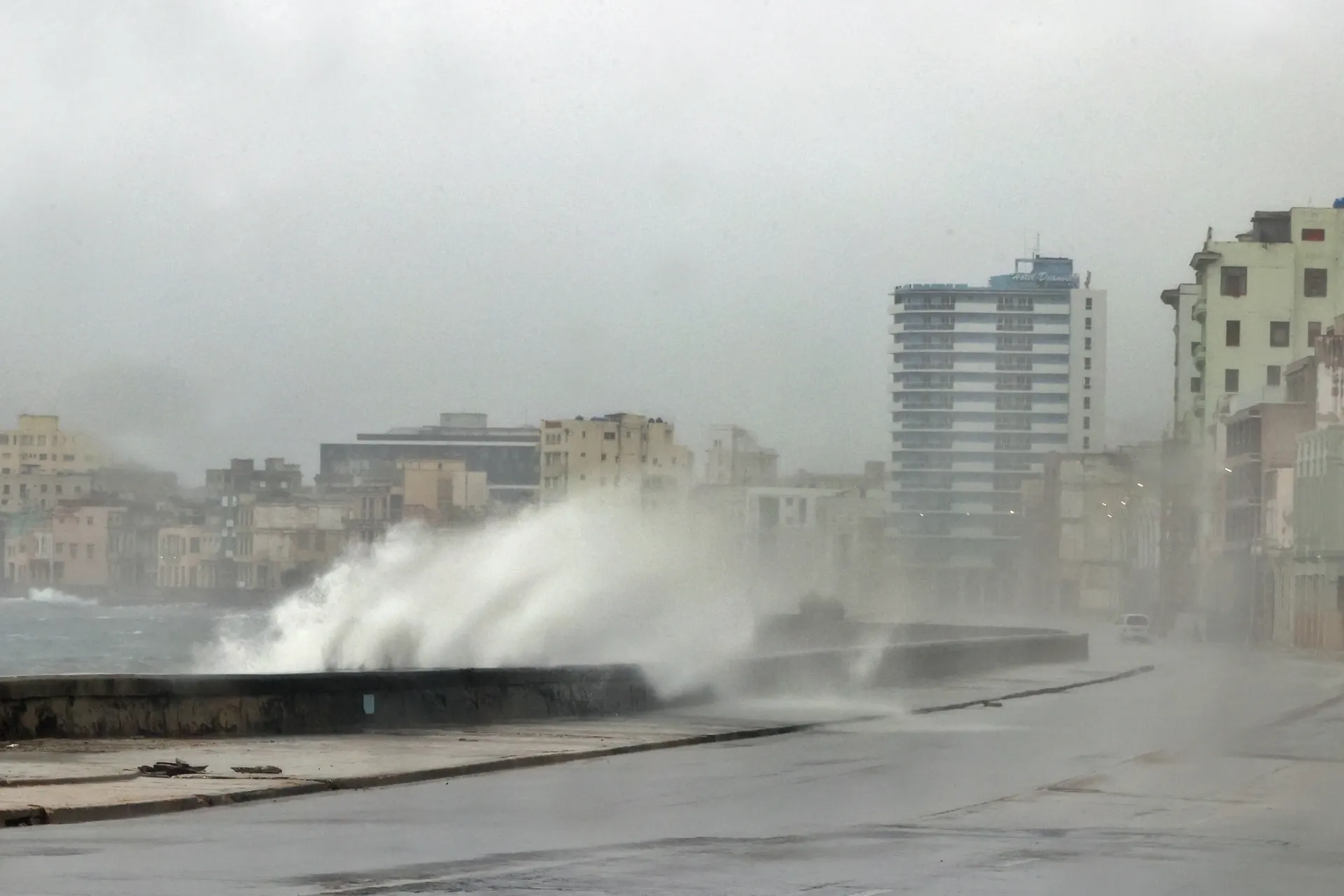 Cuba decreta la fase de «alarma» para sus provincias orientales por el huracán Melissa