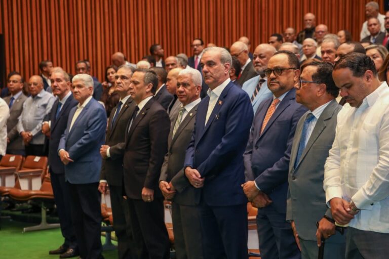 Presidente afirma reforma constitucional que limita la reelección garantiza la estabilidad democrática