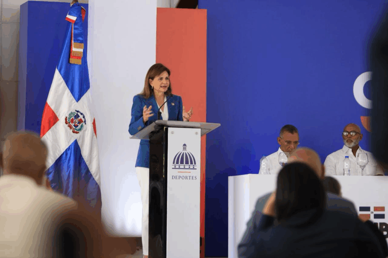 Raquel Peña reafirma apoyo a los clubes deportivos y anuncia inversión de RD$2,000 millones en infraestructura