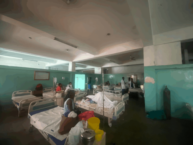 Médicos Sin Fronteras apoya reapertura de hospital materno en Haití tras cierre por violencia
