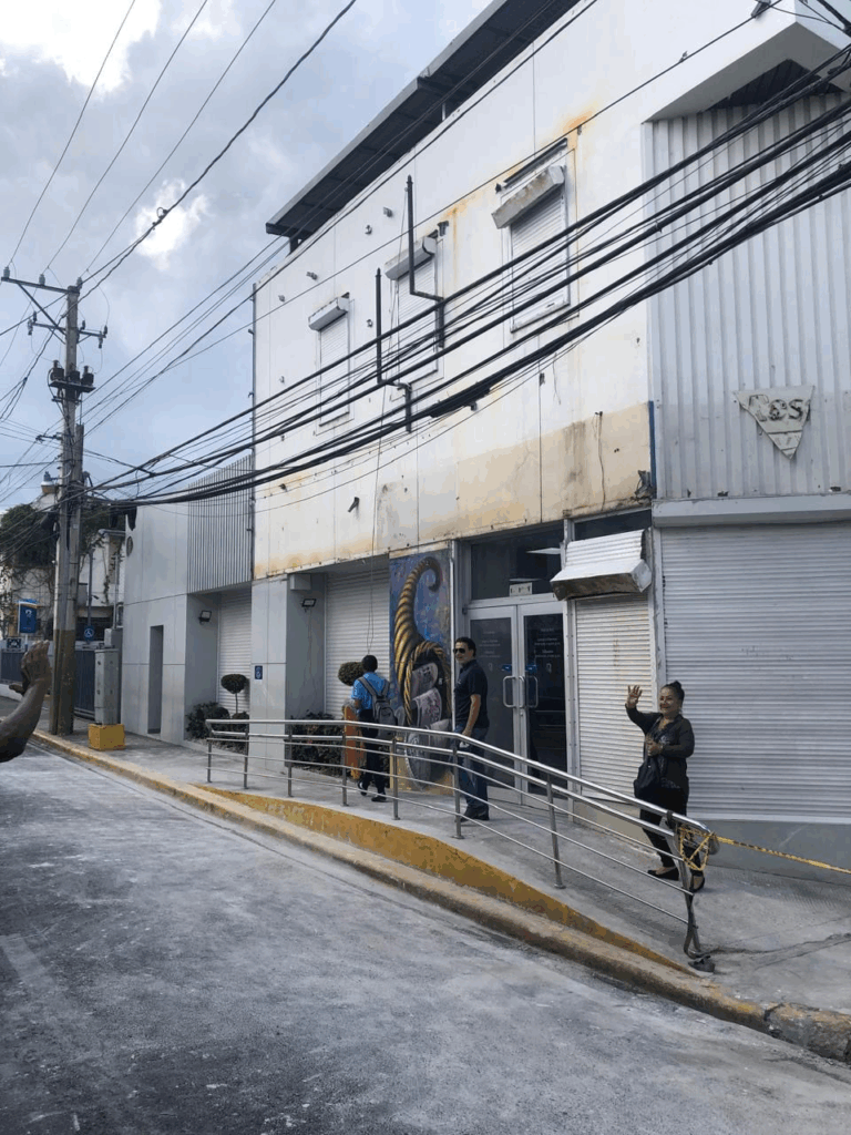 Oficina de Banreservas en Salcedo reanuda sus operaciones tras desplome de fachada