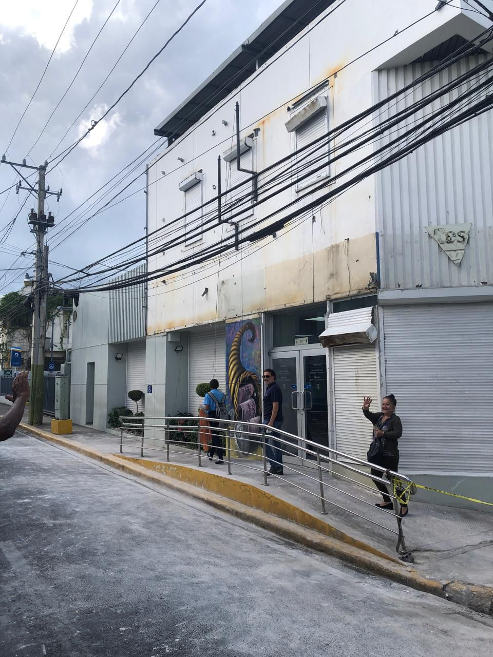 Oficina de Banreservas en Salcedo reanuda sus operaciones tras desplome de fachada