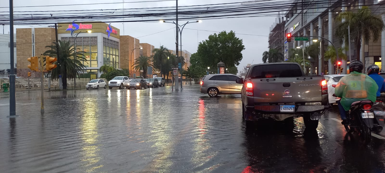 COE levanta restricciones comerciales en Santo Domingo, La Romana y San Pedro de Macorís; pide precaución por lluvias de Melissa