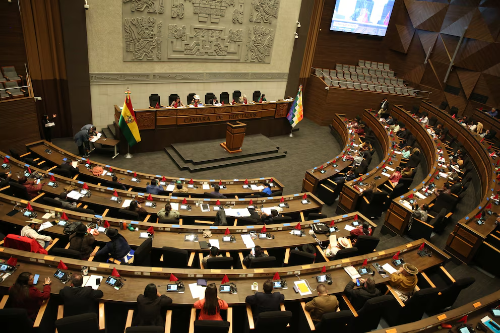 Bolivia autoriza importaciones privadas de combustible en medio de la crisis