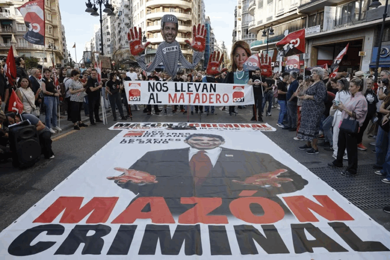 Marcha masiva a un año de la DANA exige la salida inmediata de Mazón
