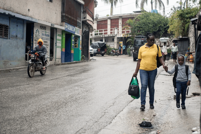Haití suspende toda actividad por un día debido a los efectos del huracán Melissa