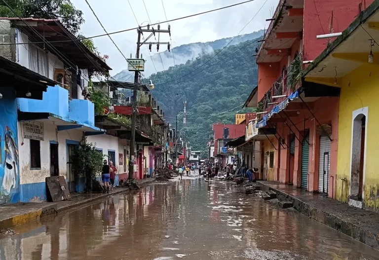 Suman 47 muertos, 38 desaparecidos y daños mayores en 150 municipios por las lluvias en México
