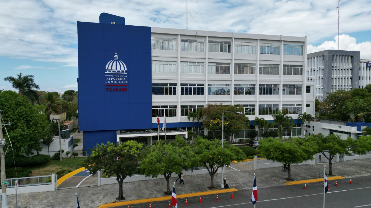 Ministerio de Trabajo autoriza reanudación de labores en el Gran Santo Domingo, San Pedro de Macorís y La Romana