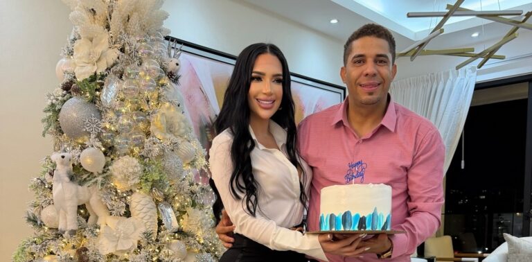 Amelia Alcántara celebra su cumpleaños por adelantado con una elegante cena familiar junto a su hermano