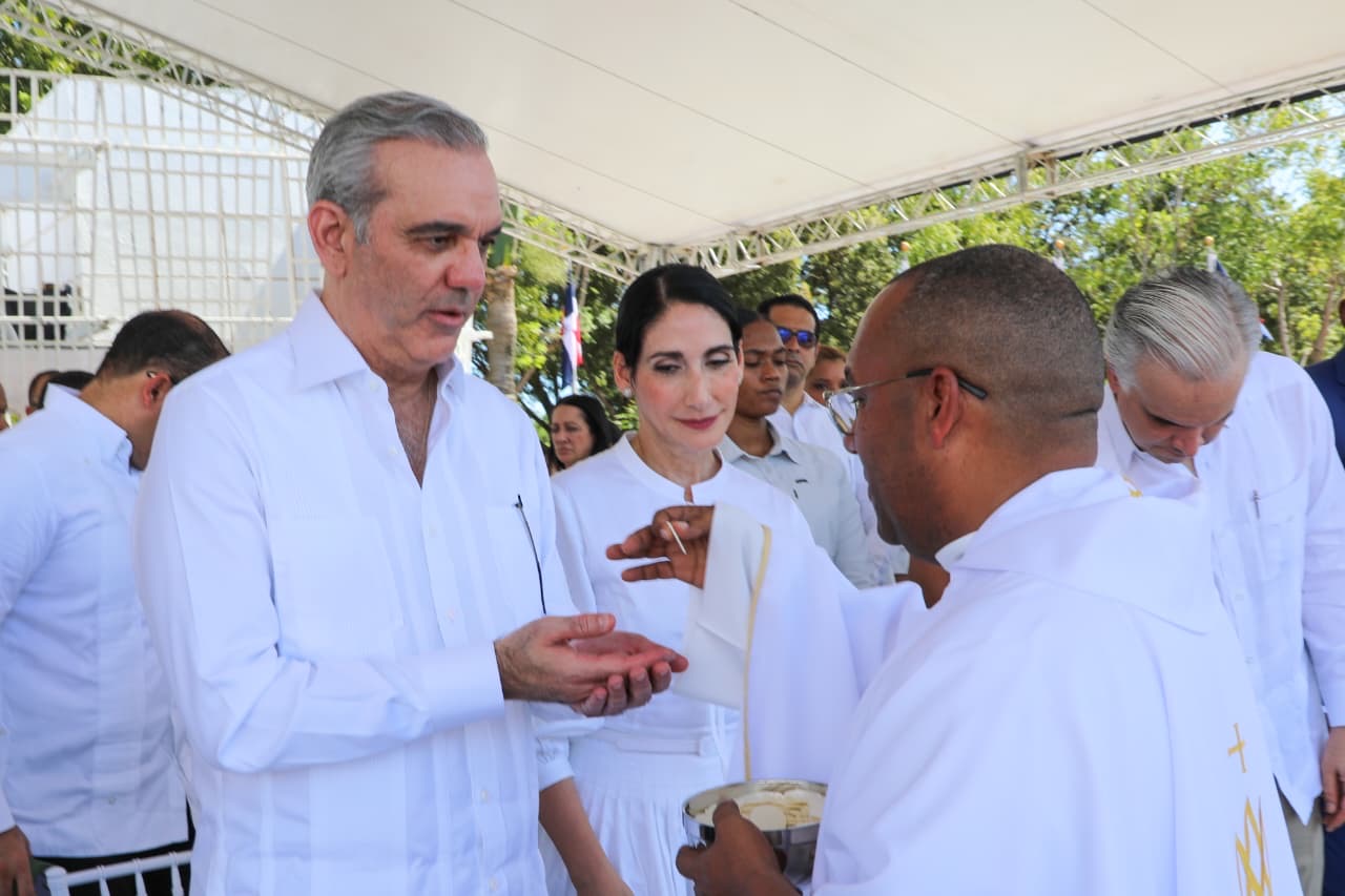 Abinader participa en creación de la Diócesis de Stella Maris y ordenación de su primer obispo