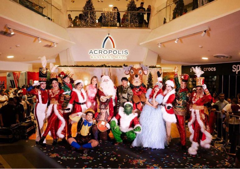 Acropolis-da-la-bienvenida-a-la-Navidad-2025-con-una-noche-magica-llena-de-luz-y-tradicion-770x540