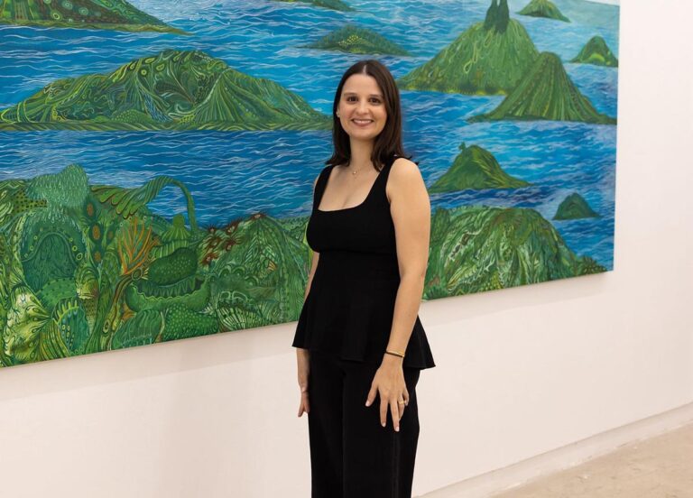 Artista dominicana Ana Sofía Batlle brilla en Puerto Rico con su exhibición "Madreselva"